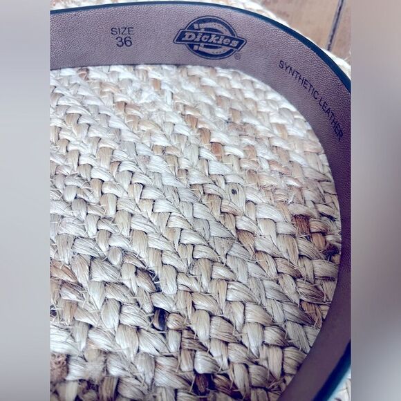 Dickies Tan Classic Belt; Brand New! Size 36
NWOT! - Picture 3 of 5
